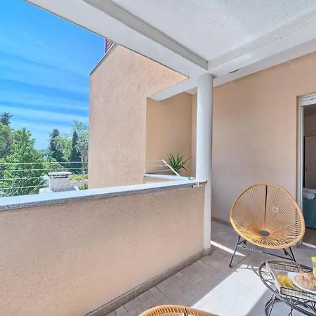 Appartement In Kastel Luksic With Balcony, Air Conditioning, W-lan, Washing Machine 5107-4 *