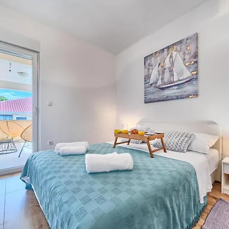 In Kastel Luksic With Balcony, Air Conditioning, W-lan, Washing Machine 5107-4