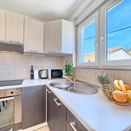 In Kastel Luksic With Balcony, Air Conditioning, W-lan, Washing Machine 5107-4 Appartement Kaštela