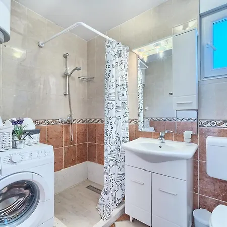 In Kastel Luksic With Balcony, Air Conditioning, W-lan, Washing Machine 5107-4 *