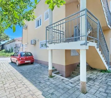 In Kastel Luksic With Balcony, Air Conditioning, W-lan, Washing Machine 5107-4 Apartment *