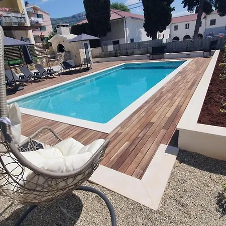 In Kastel Luksic With Balcony, Air Conditioning, W-lan, Washing Machine 5107-4 Kastela