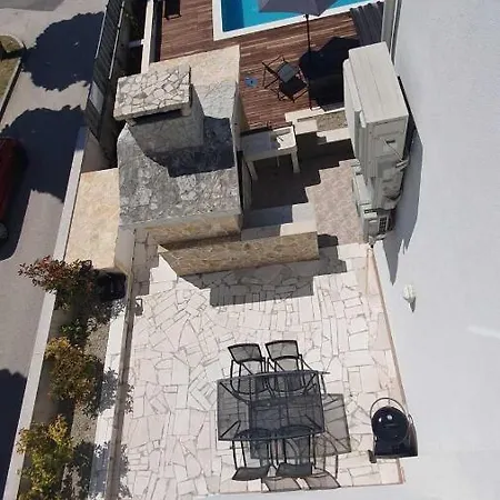 In Kastel Luksic With Balcony, Air Conditioning, W-lan, Washing Machine 5107-4 * Kaštela